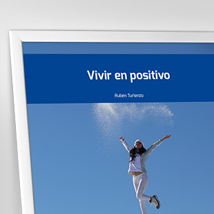 Vivir en positivo. <p>Aprende, en cinco etapas, a darle la vuelta a cualquier problema para que todo en tu vida esté impregnado&nbsp;de actitud positiva. ¡Consigue ser feliz, porque es posible!</p>